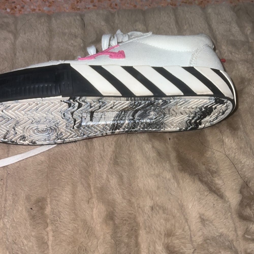 Off White 100% Authentic Size 39 - image 3